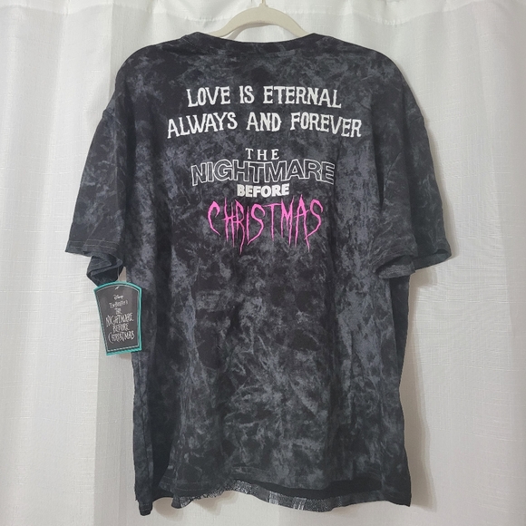 NWT Disney Women’s Nightmare Before Christmas Mineral Wash Graphic Tee Large - Picture 9 of 10
